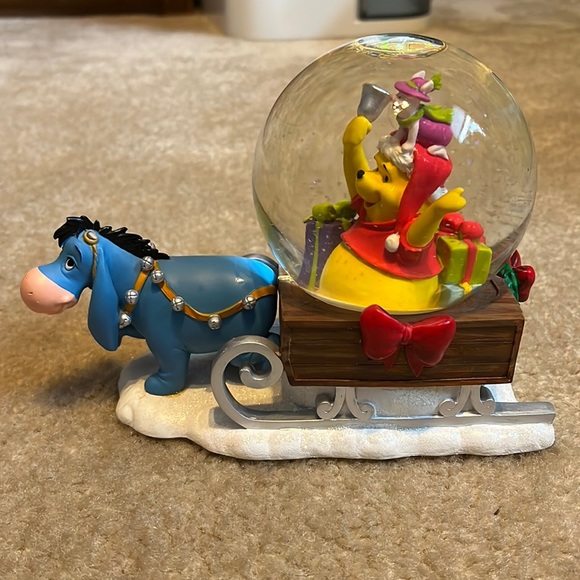 Disney Other - Disney Winnie the Pooh winter sledding musical snowglobe